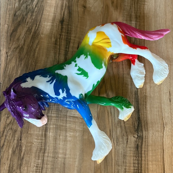 Breyer Equidae Rainbow Decorator model horse - Picture 5 of 10